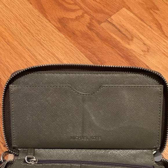 Michael Kors Wallet - Picture 5 of 9